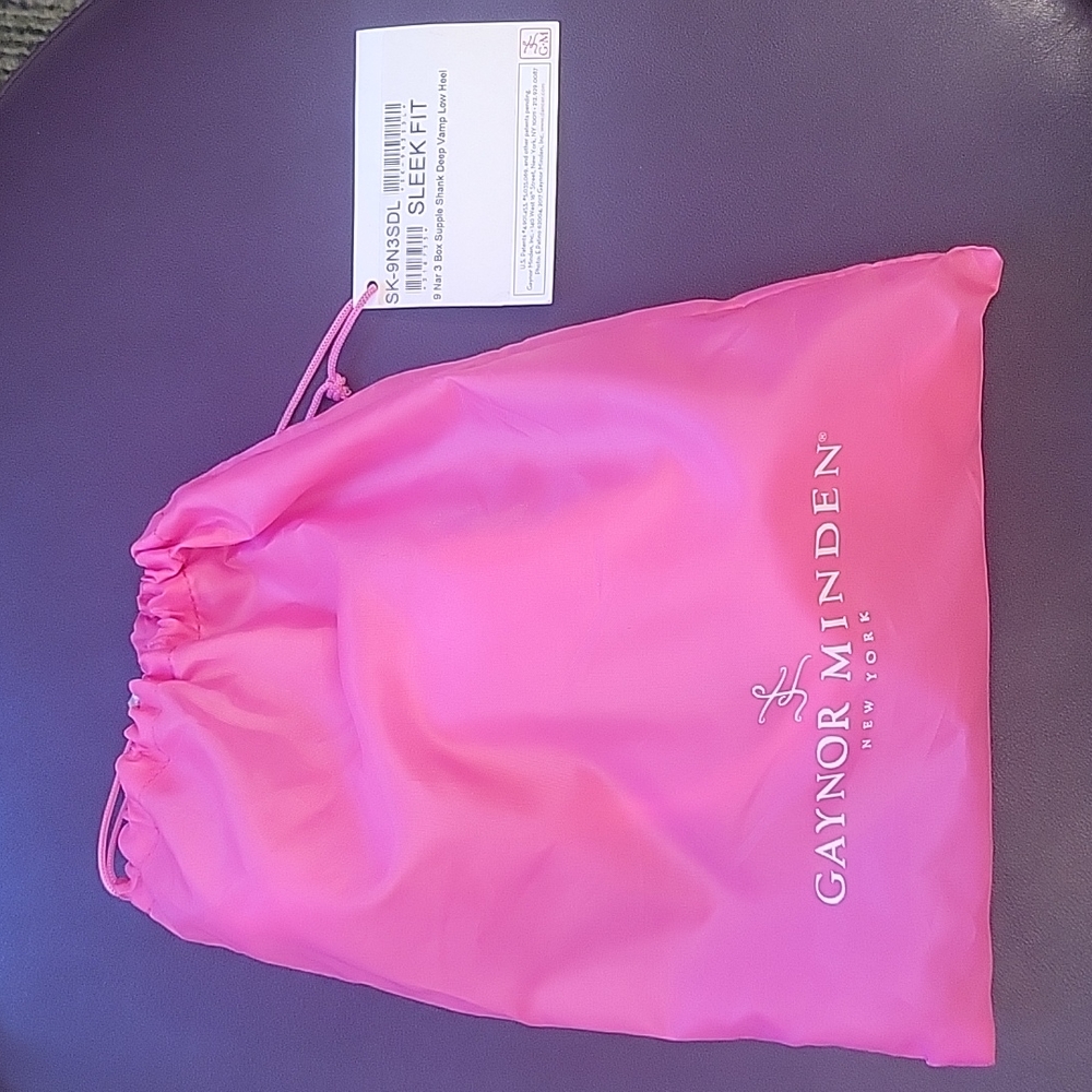 NWT Gaynor Minden Sleek Fit - USA Make